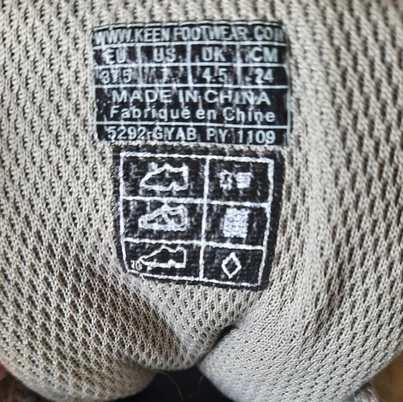 Keen Women's Mid hiking boots zise 7. - Picture 14 of 15